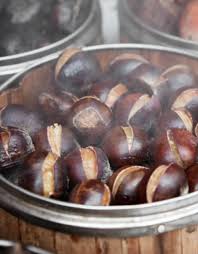 Possiamo prepararle anche in casa, se siamo muniti di una di quelle pentole con fondo spesso, solitamente impiegate per cuocere senza grassi. Castagne Bollite Come Si Fanno La Cucina Italiana