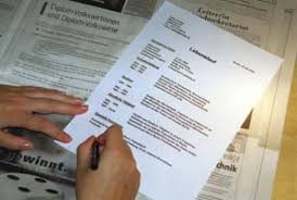 Als bewerber sollten sie dies beim schreiben ihres lebenslaufs berücksichtigen, damit wichtige argumente, die für sie sprechen, nicht übersehen für den lebenslauf sind aktive formulierungen besser geeignet als ihre passiven pendants. Geschickter Sprung Uber Die Lucke Im Lebenslauf