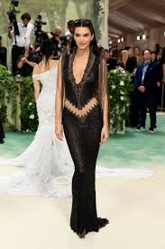 The Story Behind Kendall Jenners Never-Worn 2024 Met Gala Dress | Vogue