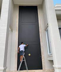The ipma also placed about 60 counties in the districts of faro, santarém, portalegre, castelo branco, guarda, castelo branco, viseu, vila real and bragança in very high risk of fire. Rodrigo Faro Posta Foto Limpando Porta Gigante De Casa Eu Que Lute Entretenimento R7 Famosos E Tv