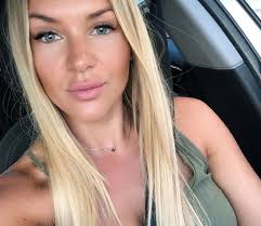 Pentektől új színekben ez a csodálatos @medooforyou ruci! Hodi Pamela Oszinten Meselt Gyogyithatatlan Betegsegerol Szmo Hu