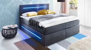 Moabiter möbel firmasına ait bokspringbett/cift , ikiz yatak/otelyatagi/bazali yatak modelinin detaylarını, resimlerini ve bu modele benzer ürünleri görmek için tıklayın. Boxspringbett Mit Schwarzem Kunstleder Und Beleuchtung Shelford