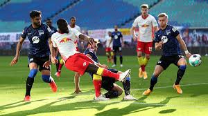 Wir werden die trikot übersicht kontinuierlich aktualisieren every man of the match. 1 1 Rb Leipzig Kontert Fuhrungstreffer Von Jhon Cordoba Hertha Mit Aha Trikot Sportbuzzer De