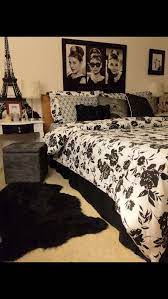 Parisian Bedroom Omg Can It Get Any Better Audrey Hepburn And Paris Together In One Room Awesome Paris Themed Bedroom Bedroom Inspirations Parisian Bedroom