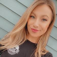 Diane Gee's Instagram, Twitter & Facebook