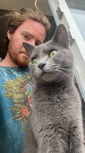 Hi i need help here I am looking for the lady that has booked in with me