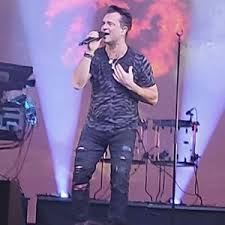 Sa mère, son père, vous les connaissez déjà. David Hallyday Tour Dates Concert Tickets Live Streams