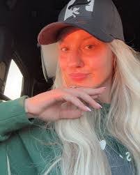 Abbie Anderson's Instagram, Twitter & Facebook