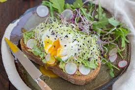 Avocado Toast Oeuf Poche Aux Graines Germees Recette Oeuf Poche Graines Germees Cuisine Et Boissons