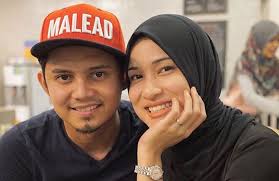 Krew melodi telah mendapatkan hairul azreen bagi menjelaskan gosip majlis perkahwinan yang grand dan hantaran tinggi. Hairul Azreen Percutian Kami Tidak Ditaja Langsung