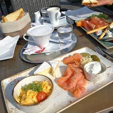 Fruhstuckstipp Am Sonntag Rosslhuber In Bergheim Vor Den Toren Der Stadt Jetzt Ist Das Wetter Noch Perfekt Um Draussen Leckeres Essen Essen Fruhstuck Brunch