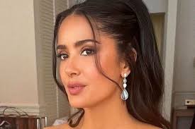 Salma Hayek i dvije iste poze u kupaćem kostimu u razmaku od 20 godina:  “Vječito zgodna”