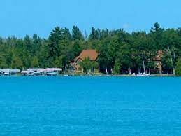 Elk Lake Michigan Elk Lake Condo Rental Picture Lake Condos Vacation Rental Sites Elk Rapids