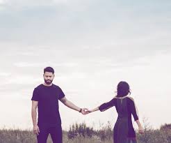 1015 100 menschen hände halten. Couplegoals Der Hashtag Fur Eine Kaputte Beziehung Desired De