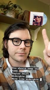 It's not a stretch to say this video contains some of our finest pizza-pun  work. And 🎶 #frozenpizza #sourdough #seattle #pizza #seattlefood