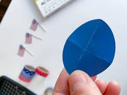 We may be british through and through, but that doesn't stop us offering a great range of cards to celebrate american independence. Easy Diy Fourth Of July Greeting Cards Fourth Of July Diy Ideas Momjunky Com