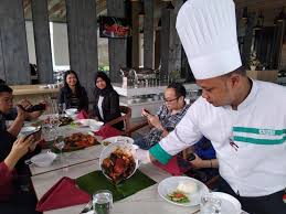 Cara memasak kepiting soka goreng tepung : Kepiting Tumpah Siap Manjakan Lidah Tamu Hotel 101 Detik Sumsel
