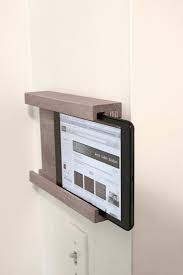 Ipad Wandhalterung In 2020 Ipad Wandhalterung Wandbehangung Bauen Mit Holz