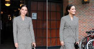 Sophia bush poster zu spitzenpreisen. Sophia Bush Heads To Tribeca Film Fest In Huishan Zhang Houndstooth Skirt Suit