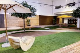 Neue Terrassen Ausstellung Im Holzforum Munchen Heimische Holzer Wie Douglasie Oder Larche Exotische Holzer Wie Bangkirai Und Ipe Terrasse Holzterrasse Holz