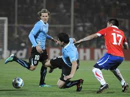 La reacción del 'pitbull' es viral en las redes sociales. Chile 1 Uruguay 1 In 2011 In Mendoza Luis Suarez And Gary Medel In Action In Group C At Copa America Luis Suarez America Suarez