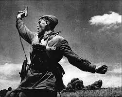 Неудивительно, что скорбная дата 22 июня 1941 года не только вошла в мировую историю, но и стала определенным рубежом в современной литературе. Tot Samyj Dlinnyj Den V Godu Elicymedia