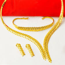 Her yaştan kadının tarzına uyum sağlayan koçak imzalı altın setler geleneksel ve alternatif tasarımlarıyla dikkat çeken damla ve kalpli figürlü mücevherlerin yanı sıra daha birçok özgün model sizleri koçak'ta bekliyor. Bufe Hic Gorunus Gelin Altin Taki Seti Fiyatlari Nightbarpacifico Com