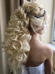 It's also easier to wear after the ceremony is over, when you just want to let your hair down and relax. 20 Soft And Sweet Wedding Hairstyles For Curly Hair 2021