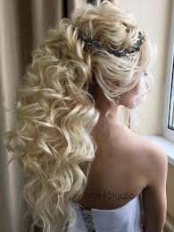 Half up half down is the hairstyle that many girls try this in wedding or any formal event. 20 Soft And Sweet Wedding Hairstyles For Curly Hair 2021