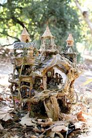 Das Fairy Castle Erstaunliches Feenhaus Aus Naturlichen Materialien Ausgestellt Im American Visionary Art Museum 2012 Bis 2013 Mit Bildern Feengarten Schone Feen Naturmaterialien