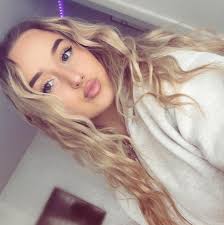 Looking for someone that can paint nails, do colourful braids and maybe a  little bit of make up for a 6 year old girls birthday in September. Would  be for approx. 6