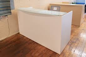 Our range of designer, modern and minimalist white desks in straight or corner configurations has something to suit all spaces, from a statement white reception desk with. Peartree White Glass Top Reception Desks Peartree Office Furniture