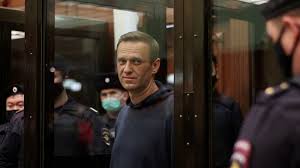 Подсудимый алексей навальный не стал извиняться перед ветераном игнатом артёменко, наоборот, оскорблял участников процесса. J0p0pq4aw8m Tm