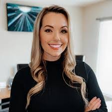 Amber Traub's Instagram, Twitter & Facebook