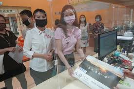 是由美國藥廠（pfizer）與德國生技公司（biontech）共同研發，又可稱為bnt疫苗。 製作方式： 屬於mrna疫苗的一種。 保護力： bnt疫苗目前適用接種年齡為16歲以上，採肌肉注射，接種劑次為兩劑量，兩劑需間隔 21天以上。 é¡§çˆ¾å¾·å°ˆæ¬„ Bntç–«è‹—è¢«ç•¶æˆç‰¹æ´›ä¼Šå± åŸŽæœ¨é¦¬ é¢¨å‚³åª'