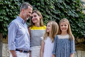 Tvr este singura televiziune din românia care a primit acces la imagini. Regina Letizia In Sandale De 100 La O È™edinÈ›Äƒ Foto Cum S Au ImbrÄƒcat Fiicele Ei Click Mobile