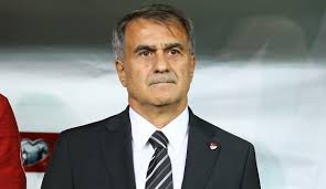 Şenol güneş transferleri açıkladıbeşiktaş teknik direktörü şenol güneş, nevzat demir tesisleri'nde basın toplantısı düzenleyerek, gündemle ilgili önemli açıklamalarda. Senol Gunes Ten Itiraf Tarihi Rezillik Tum Spor Haber