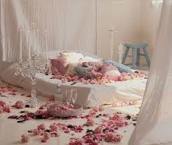Lanterns are a home decor staple that you should be sure to include in your home decor capsule. 13 Beautiful Bedroom Decorating Ideas For Valentine S Day Digsdigs