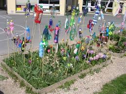 Groupe Scolaire Jacques Prevert De Preaux Jardin Des Vents A L Ecole Maternelle Jardins Scolaires Epouvantail De Jardin Jardins