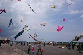 Sudah daftar tapi tidak menerima email mohon check folder spam. Larangan Bermain Layang Layang Di Bandara Berbahaya Hingga Bisa Kena Denda Halaman All Kompas Com