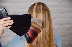 Cette technique de coloration permet d'estomper jusqu'à 50% des cheveux blancs et de sublimer une couleur naturelle en apportant un reflet ou un effet gloss. Comment Reussir Sa Coloration Naturelle Chez Soi Cocooncenter