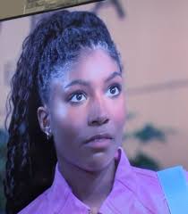 👀👀 When you walk pass a group of girls & hear " she's sooo pretty 😍 "