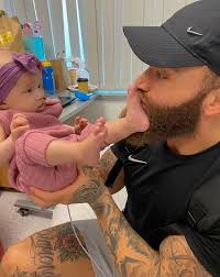 'after that, doctors had to take 60ml of blood from her followed by a 4 hour blood transfusion. Eotb S Ashley Cain Says Baby Azaylia Needs More Surgery As She Fights Leukaemia Aktuelle Boulevard Nachrichten Und Fotogalerien Zu Stars Sternchen
