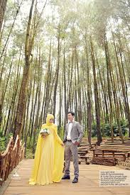 Baju pengantin hijab 2021, baju pengantin hijab modern, gaun pengantin hijab simple elegan, gaun pengantin berhijab 2021, baju pengantin hijab mewah, gaun pengantin berhijab sederhana, gaun pengantin muslimah syar'i, gaun pengantin muslimah simple tapi elegan, baru 59+ gaun prewedding. Prewedding Hijabers Vintage Muslimah Syar I Outdoor Di Hutan Pinus Imogiri Jogja Foto Prewed Deka Puji Fotografer Pernikahan Prewedding Wedding Photographer Jogja Yogyakarta Indonesia