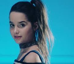 Kassandra Hardy's Instagram, Twitter & Facebook