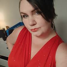 Anyone else wish they'd take another jab at Sims Online?