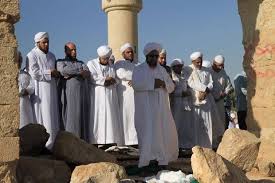Dia adalah orang yang merhadik anak yatim, yaitu anak yang bapaknya wafat ketika ia masih kecil,dari haknya dengan keras karena hatinya memang keras. Inilah Surah Dan Ayat Yang Dibaca Rasulullah Ketika Salat 5 Waktu