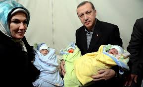 ولم يقتصر نهج اردوغان هذا داخل تركيا، إذ اعتدى حراسه الشخصيون على صحفيين في الولايات المتحدة. Ø£Ø±Ø¯ÙˆØºØ§Ù† Ø«Ù„Ø§Ø«Ø© Ø£Ùˆ Ø£ÙƒØ«Ø± Ø¨Ù‚Ù„Ù… Ø¬Ùˆ Ø­Ù…ÙˆØ±Ø© Lebanese Forces Official Website