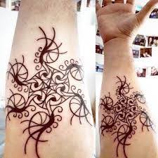 Apr 30, 2021 · the stormlight archive is an ongoing epic fantasy series by brandon sanderson.set on the planet roshar, the series forms a core part of the cosmere sequence, and centers around odium's efforts to escape the ties that bind him to the rosharan system. Resultado De Imagen Para Stormlight Archive Tattoo Pattern Tattoo Tattoo Designs Stormlight Archive