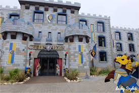 Les équipements et services proposés incluent des journaux gratuits dans le hall, un service de nettoyage à sec / blanchisserie et une réception ouverte 24 heures sur 24. Dormir A L Hotel Legoland Windsor Lucky Sophie Blog Famille Voyage